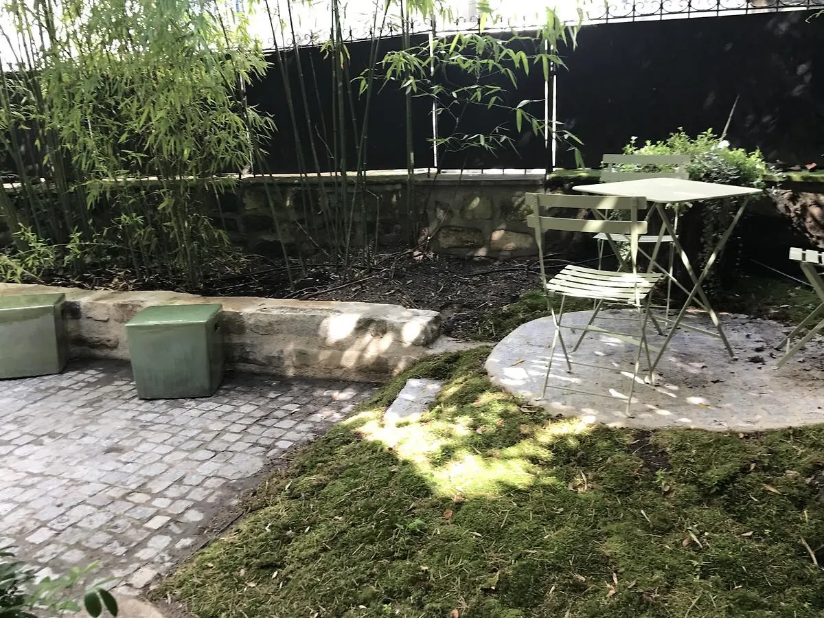 Maison Lepic Montmartre 3* Paris